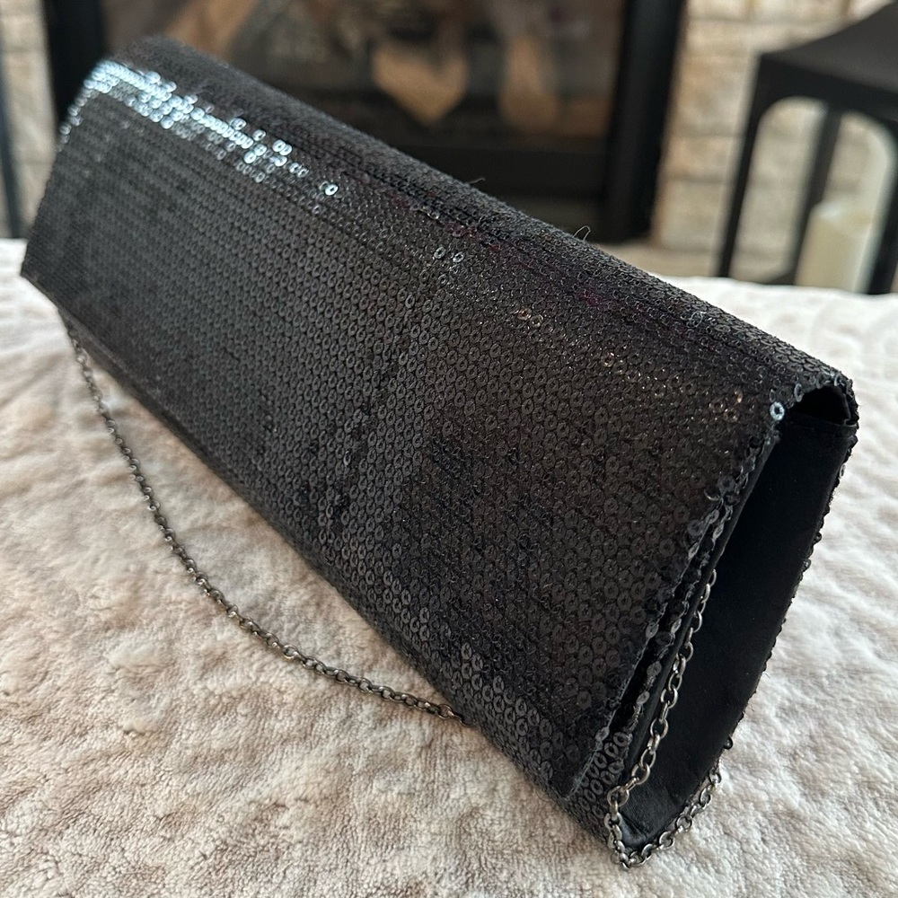 ✨WHITE HOUSE BLACK MARKET BLACK SEQUIN CLUTCH ✨LIKE NEW✨ Elegant